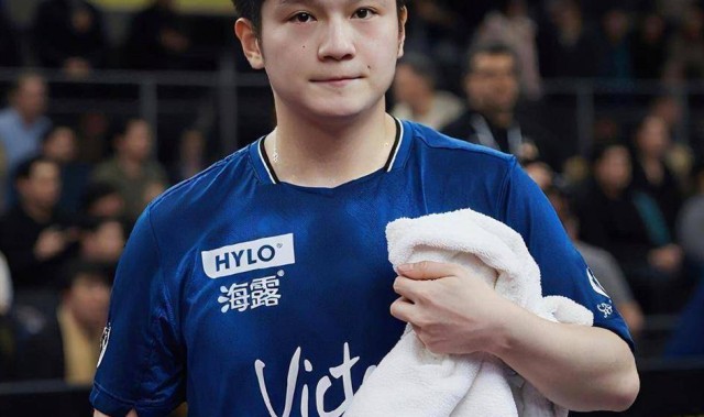 归来仍是王者！樊振东德甲复出3-1轻取对手，现场球迷高喊“凯撒”