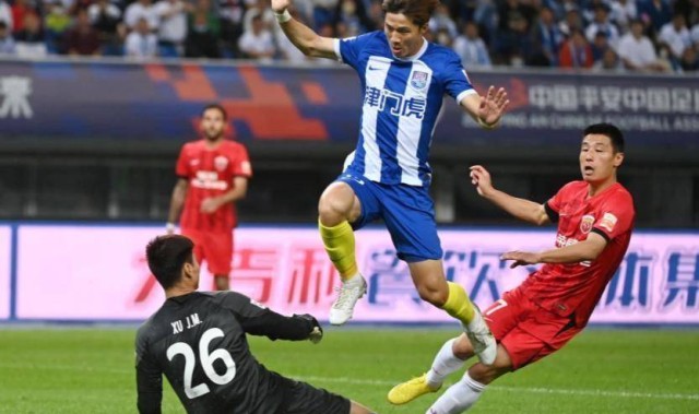 津门虎0-5惨败西甲埃尔切！半场丢5球暴露中超与欧洲差距，吴兴涵加盟也难救后防线危机