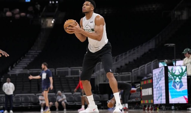 留队！雄鹿交易截止日留下字母哥 莫兰特留在灰熊